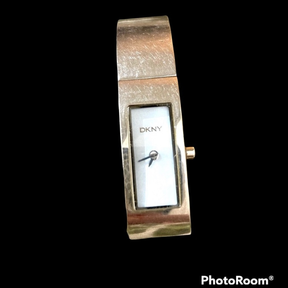 4/$15 🍭 DKNY Silver watch